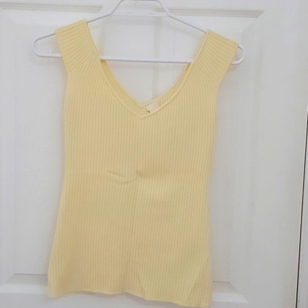 Sleeveless knit top